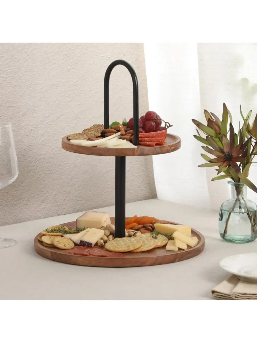 Круглый двухъярусный сервировочный поднос из акации от Gracious Dining Gibson Home — изображение 8 из 9, прозрачный