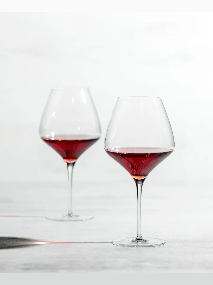 Набор из 2 бутылок бургундского вина Alloro ручной работы Alloro Zwiesel Glas — изображение 3 из 6, прозрачный