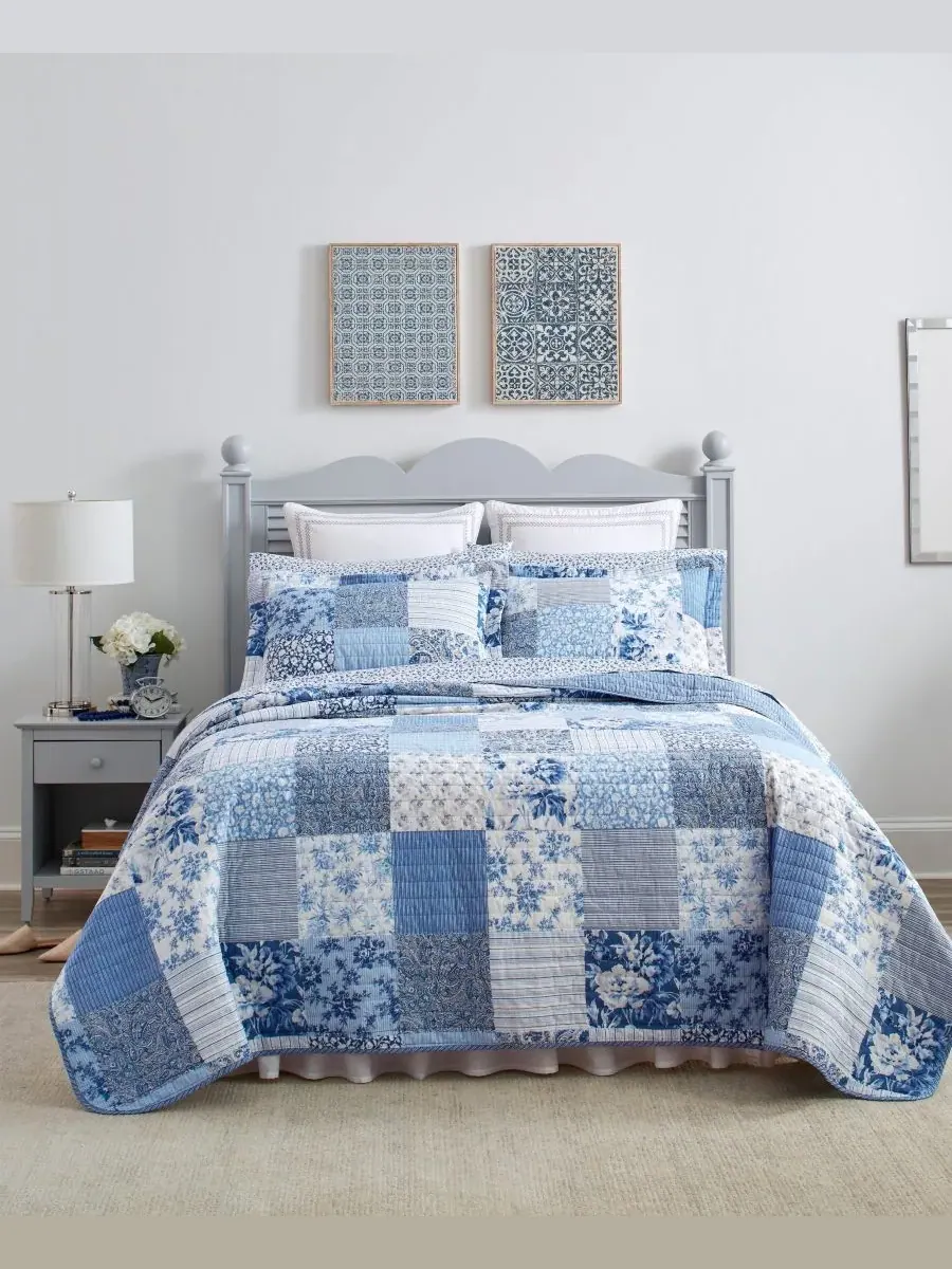 Двустороннее одеяло с узором «пейсли», 3 предмета, размер Full/Queen Laura Ashley — изображение 2 из 7, яркий синий