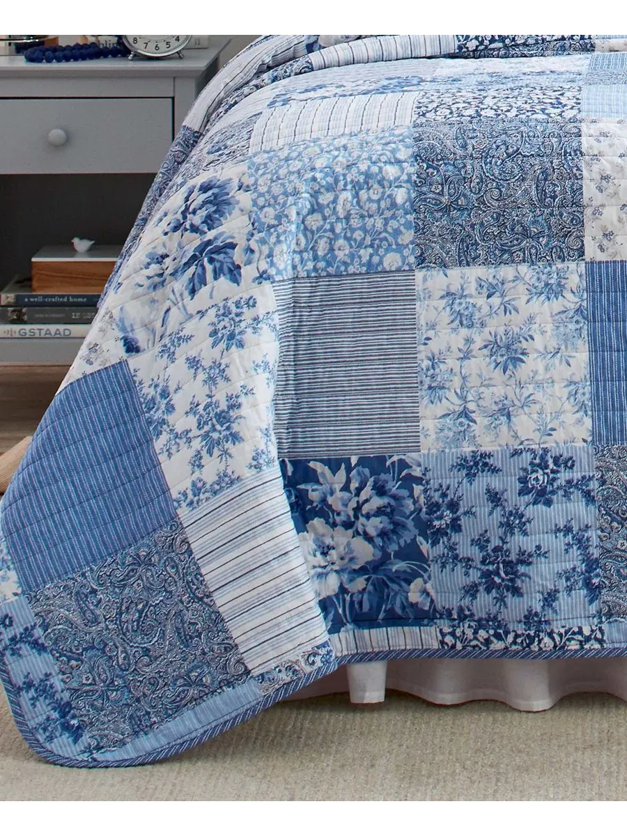Двустороннее одеяло с узором «пейсли», 3 предмета, размер Full/Queen Laura Ashley — изображение 5 из 7, яркий синий