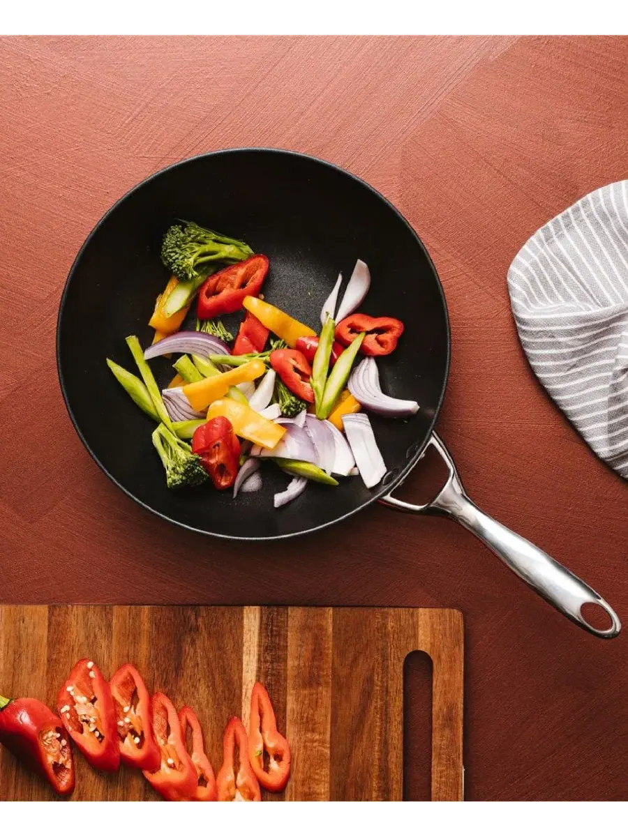 Сковорода ID3 25 см , твердый анодированный чугун Cuisine::Pro — изображение 2 из 3, черный