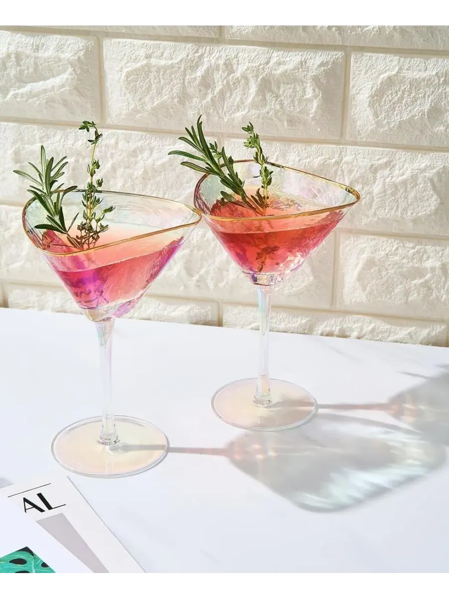 Классические бокалы для мартини с чеканкой, набор из 2 штук The Wine Savant, переливающийся — изображение 5 из 6, радужный
