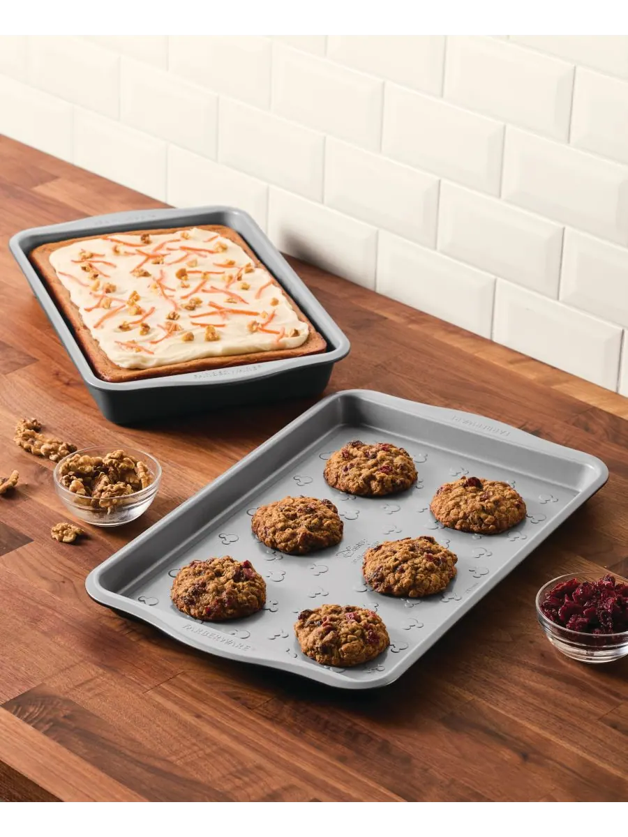Набор посуды для выпечки Disney Bake with Mickey Mouse из 2 предметов Farberware — изображение 2 из 8, черный