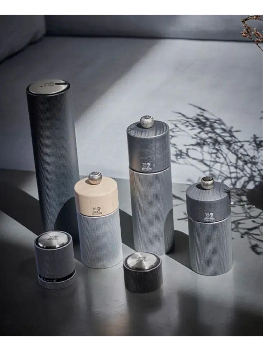 Перечница Line 18 см Peugeot, темный алюминий — изображение 7 из 8
