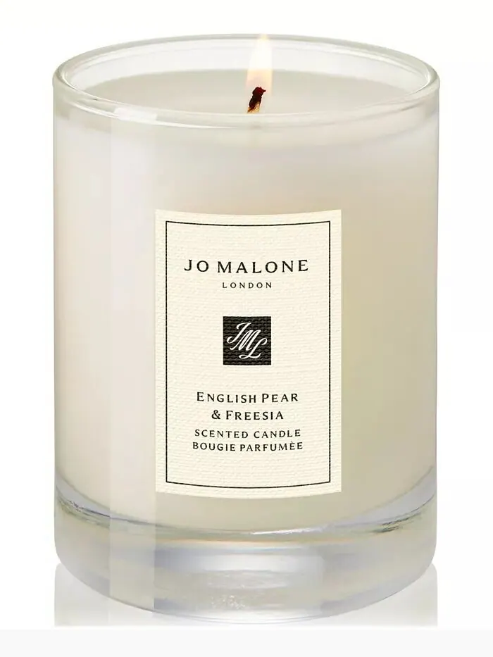 Дорожная свеча «Английская груша и фрезия», 2,1 унции Jo Malone London — изображение 2 из 5