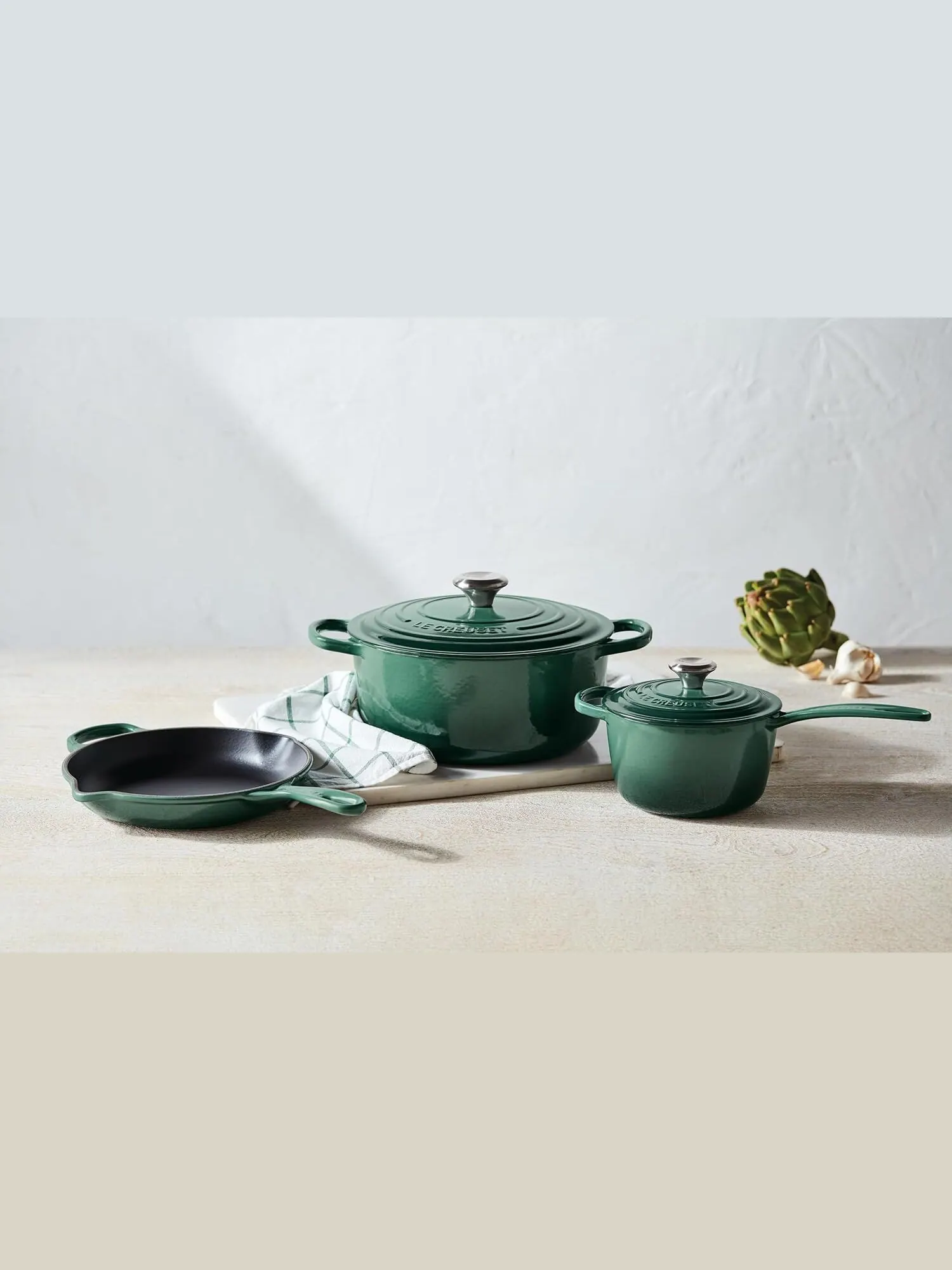 Набор чугунной эмалированной посуды Le Creuset, 5 предметов, 16/23/26 см — изображение 5 из 8