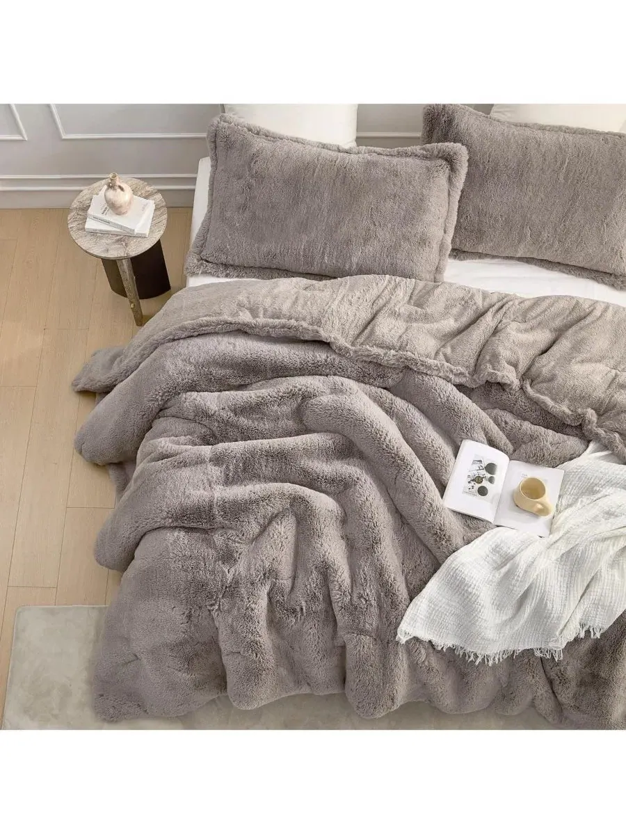 Одеяло-комфортер с faux fur 1250 GSM, Twin XL Coma Inducer, Taupewood — изображение 2 из 4
