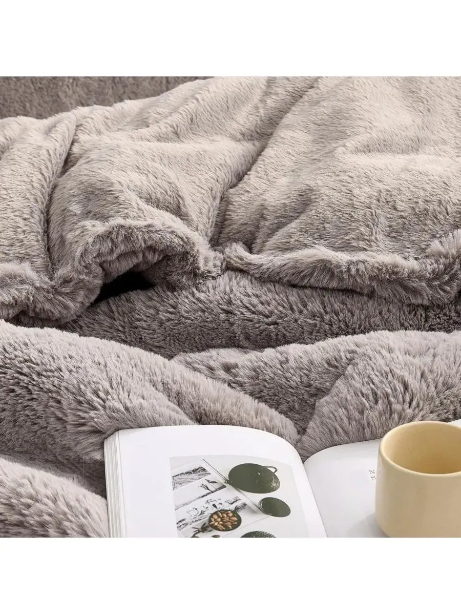 Одеяло-комфортер с faux fur 1250 GSM, Twin XL Coma Inducer, Taupewood — изображение 4 из 4