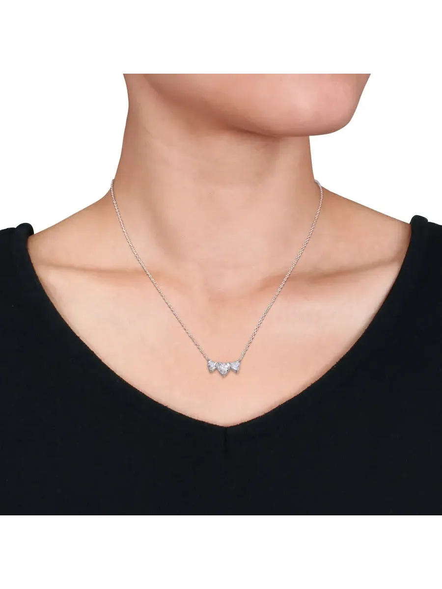AMOUR 2 CT DEW Созданное колье с тройным сердцем из муассанита в серебре стерлинговой пробы — изображение 4 из 5