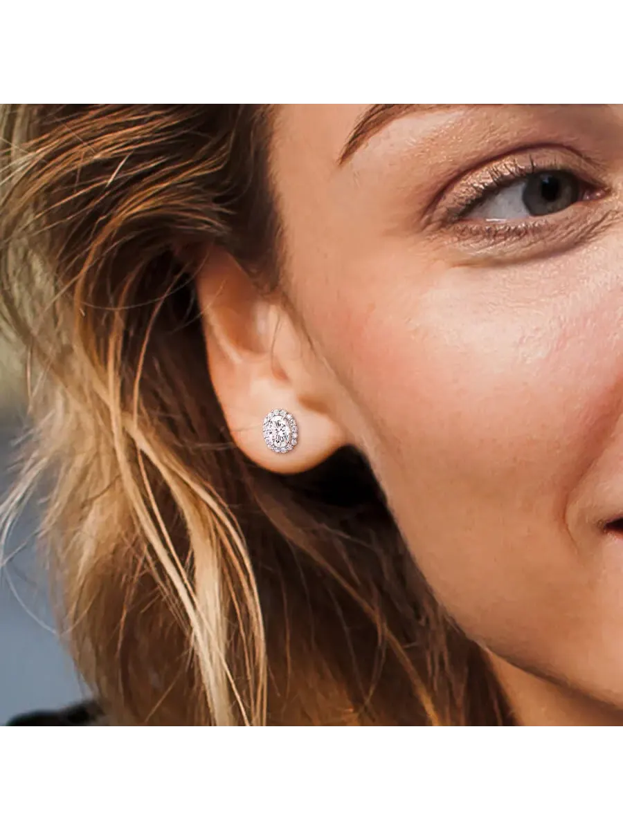 Серьги-гвоздики AMOUR 2 1/3 CT DEW с искусственным муассанитом в оправе из стерлингового серебра — изображение 4 из 4