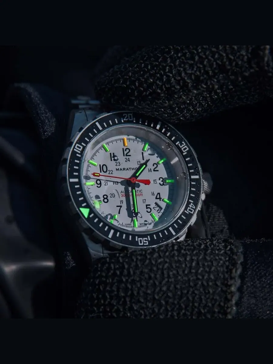 Часы унисекс Marathon Arctic Gsar Automatic с белым циферблатом WW194006SS-0513 — изображение 2 из 5, оттенок серебряный