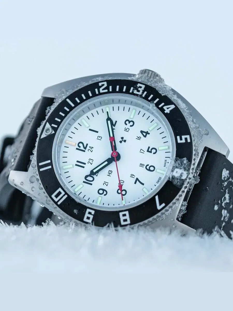 Мужские часы Marathon Ssnav с белым циферблатом Quartz WW194001SS-0530 — изображение 4 из 7, оттенок серебряный