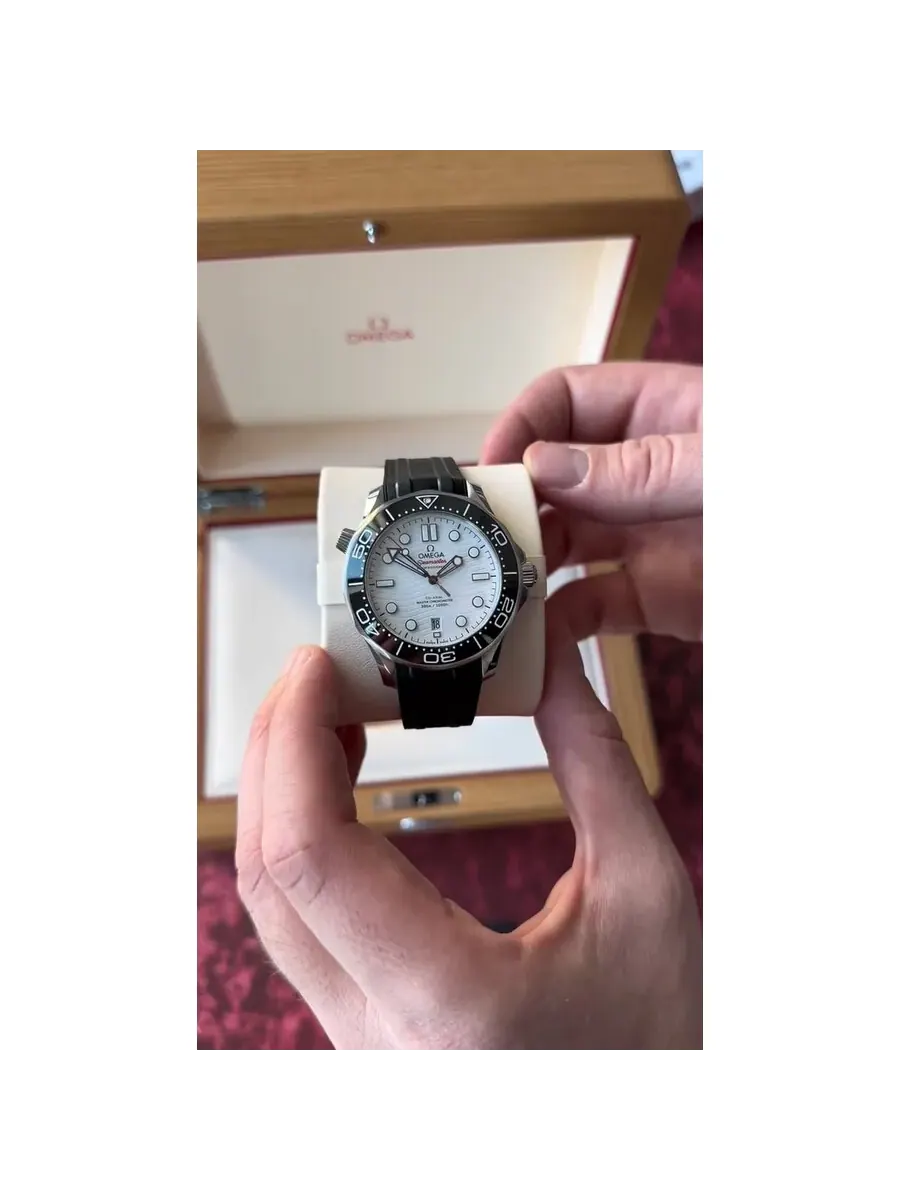 Мужские часы Omega Seamaster Automatic с белым циферблатом 210.32.42.20.04.001 — изображение 4 из 4, оттенок серебряный