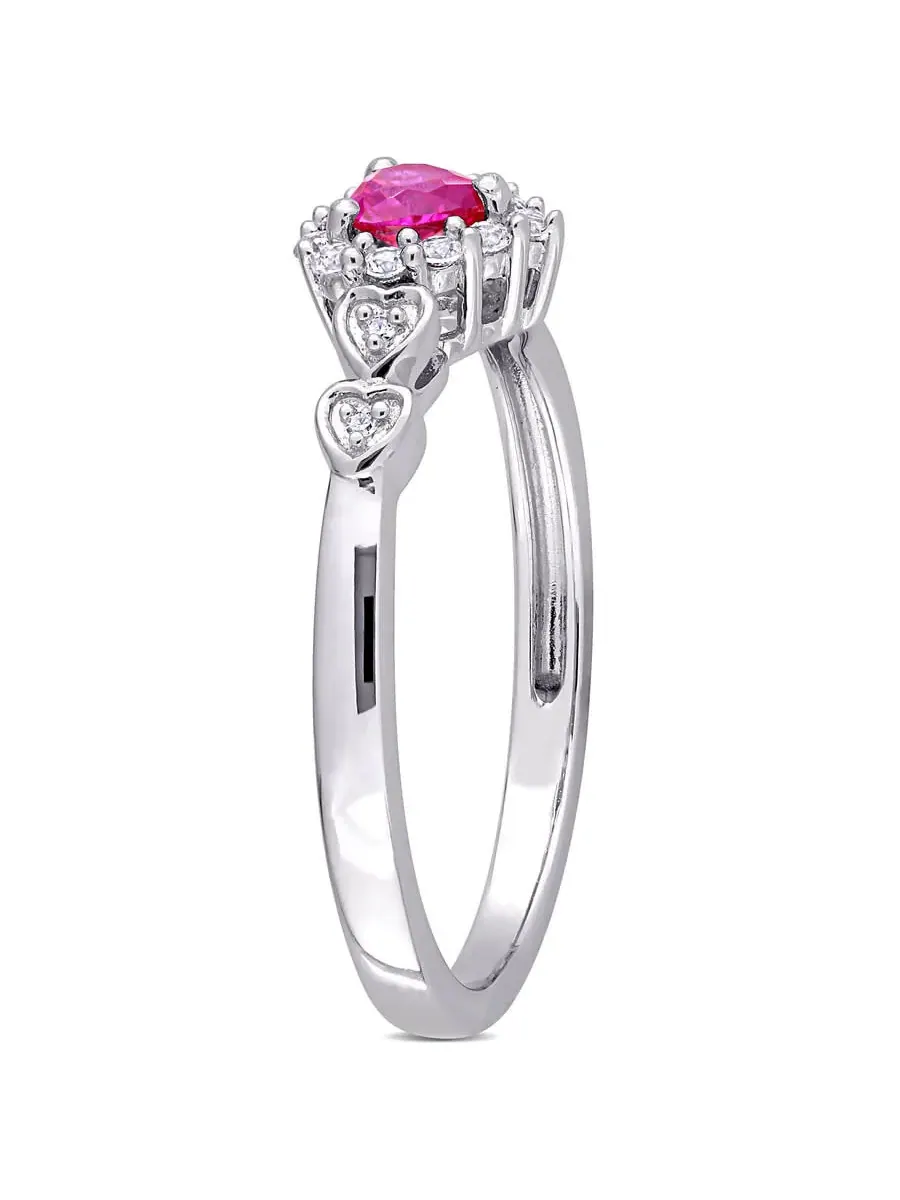 Amour 2/5 CT TGW Созданный рубин, созданное кольцо с сердцем из белого сапфира и акцентом из алмаза — изображение 2 из 5