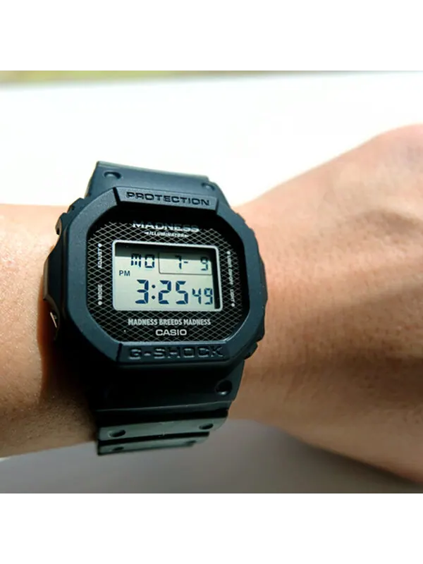 Часы CASIO G-Shock Square 'Black' — изображение 3 из 3, оттенок черный