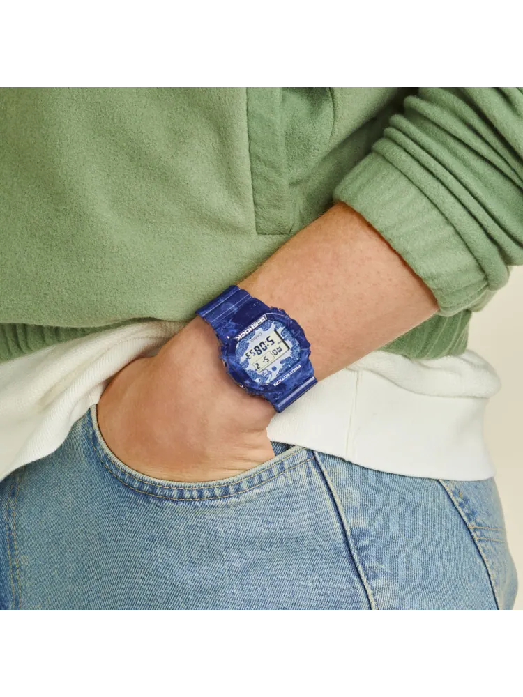 Часы Casio G-Shock синие с узорами в стиле сине-белого фарфора — изображение 6 из 6