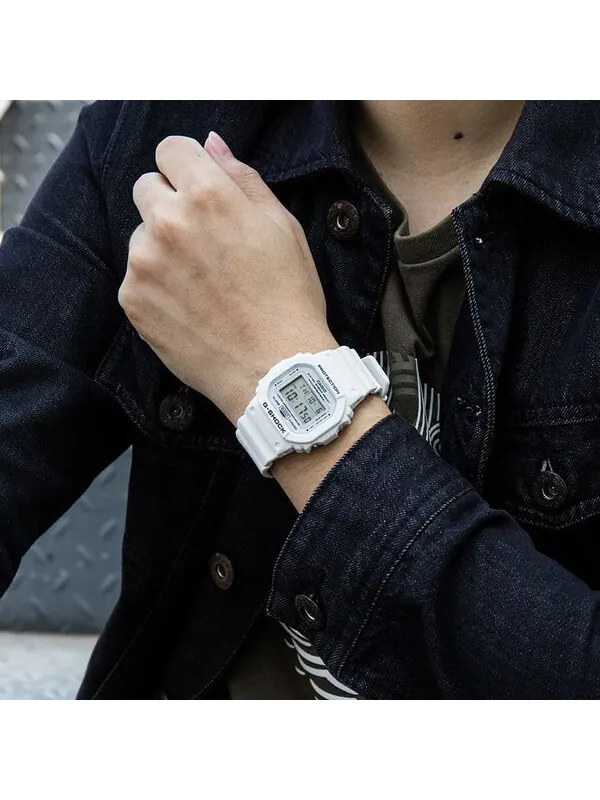 Часы CASIO G-Shock Square 'White' — изображение 2 из 4, оттенок белый