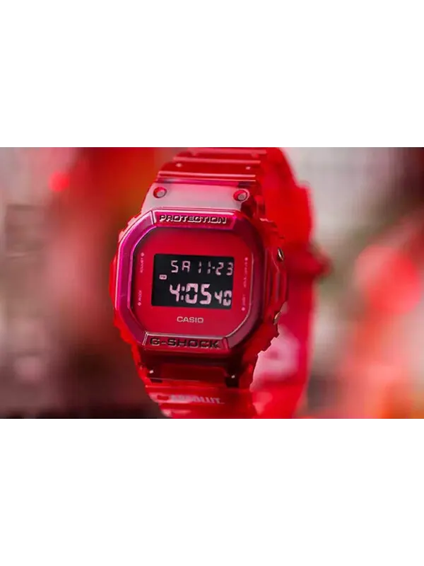 Часы CASIO G-Shock Square 'Pink' — изображение 2 из 4, оттенок красный