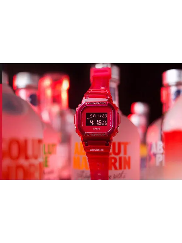 Часы CASIO G-Shock Square 'Pink' — изображение 3 из 4, оттенок красный