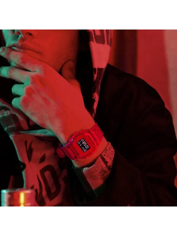 Часы CASIO G-Shock Square 'Pink' — изображение 4 из 4, оттенок красный