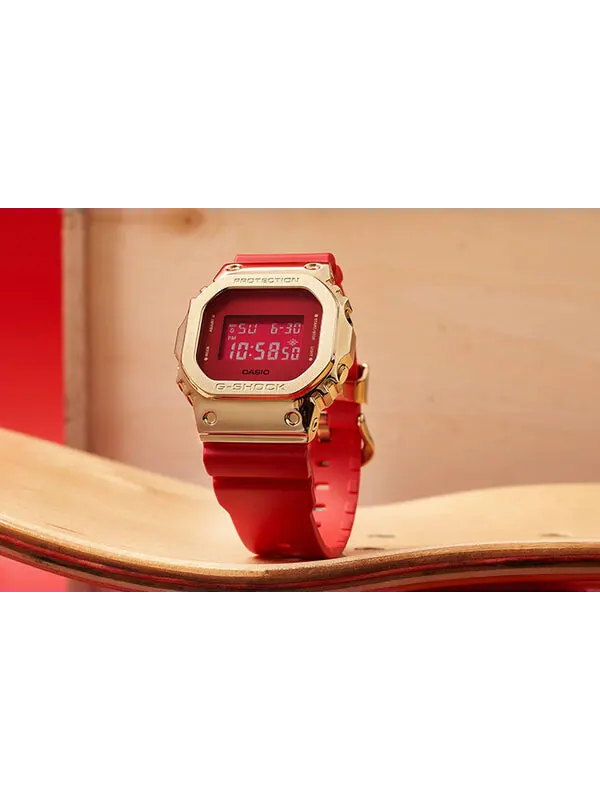 Часы CASIO G-Shock Square 'Red' — изображение 4 из 4, оттенок красный
