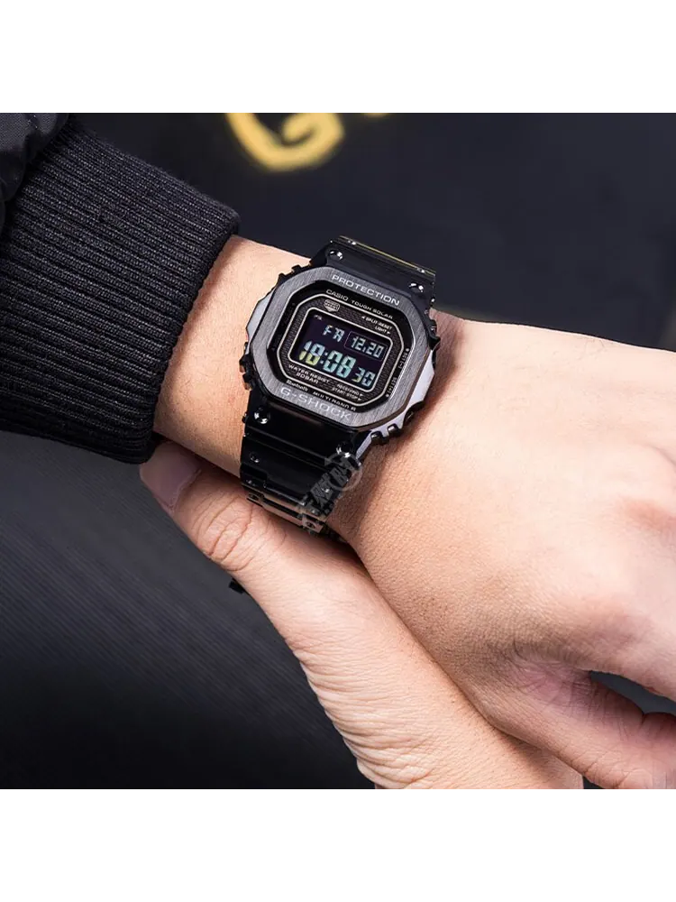 Часы Casio G-Shock Full Metal GMW-B5000 Series, арт. GMW-B5000GD-1 — изображение 7 из 8, оттенок черный