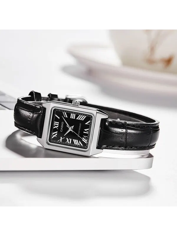 Часы CASIO Vintage Style Square Red Squarees Quartz Black Analog — изображение 3 из 4, оттенок черный