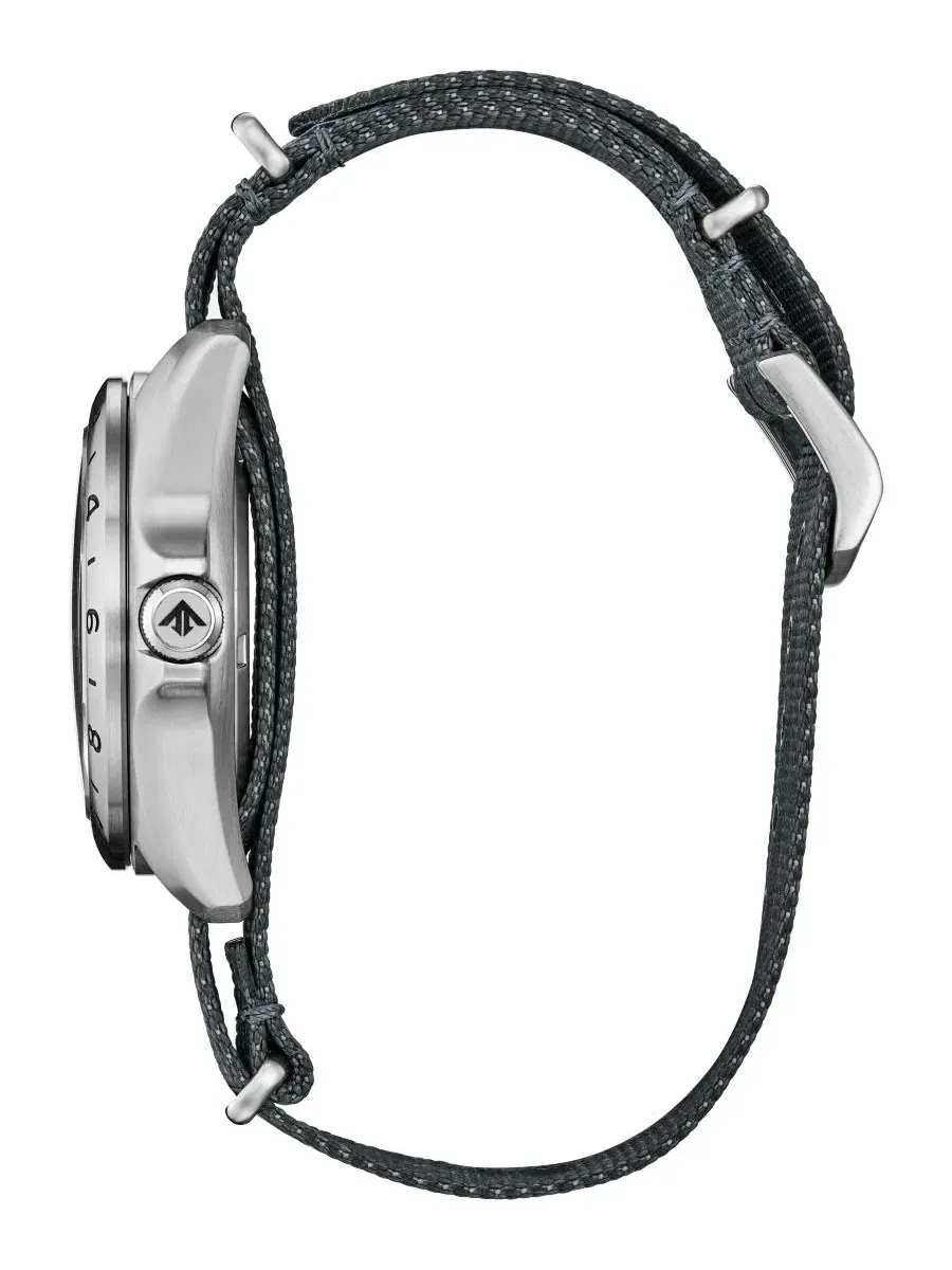 Мужские часы Promaster Land Tough GMT с нейлоновым ремешком темно-синего цвета, диаметр 39,5 мм — изображение 2 из 3