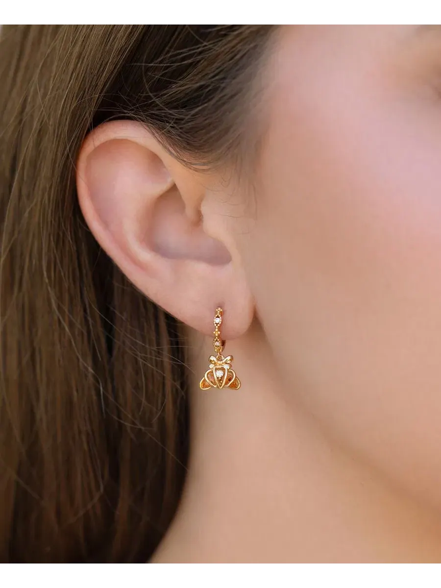 Серьги-подвески с кристаллами в виде круассана, модель Crystal Croissant Dangle Hoop Girls Crew — изображение 3 из 3