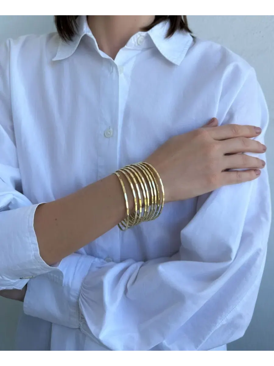 Набор из 9 тонких браслетов-манжет Gold-Plated Thin Bangle Bracelet Set ADORNIA — изображение 3 из 4, оттенок золото