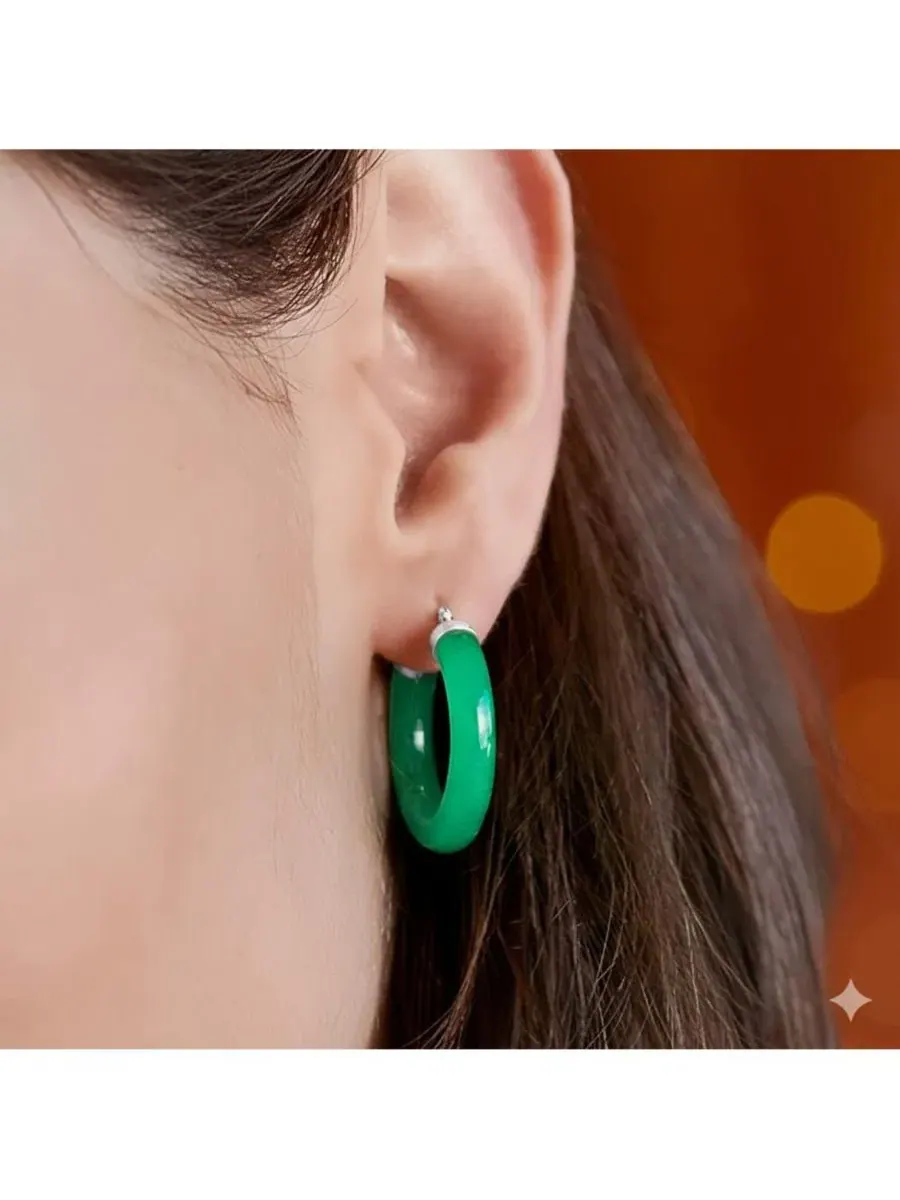 Серьги-кольца из цельного стерлингового серебра с имитацией окрашенного нефрита Curata Jewelry — изображение 3 из 4