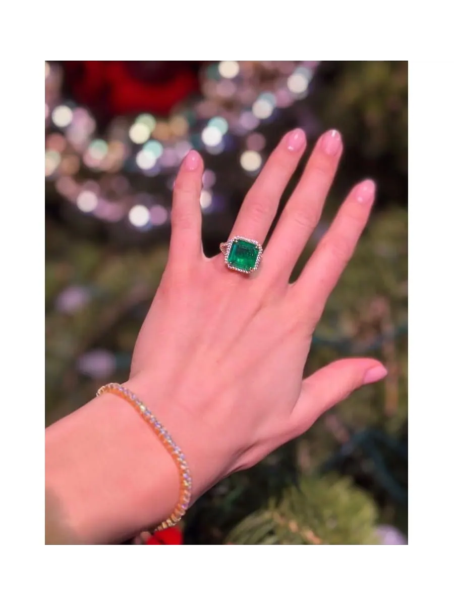 Кольцо для коктейлей Gala Collection из стерлингового серебра с крупными фианитами огранки Ашер в — изображение 2 из 5
