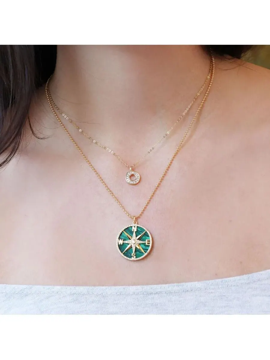 Компас-подвеска с малахитом Malachite CZ Compass The Lovery — изображение 2 из 3