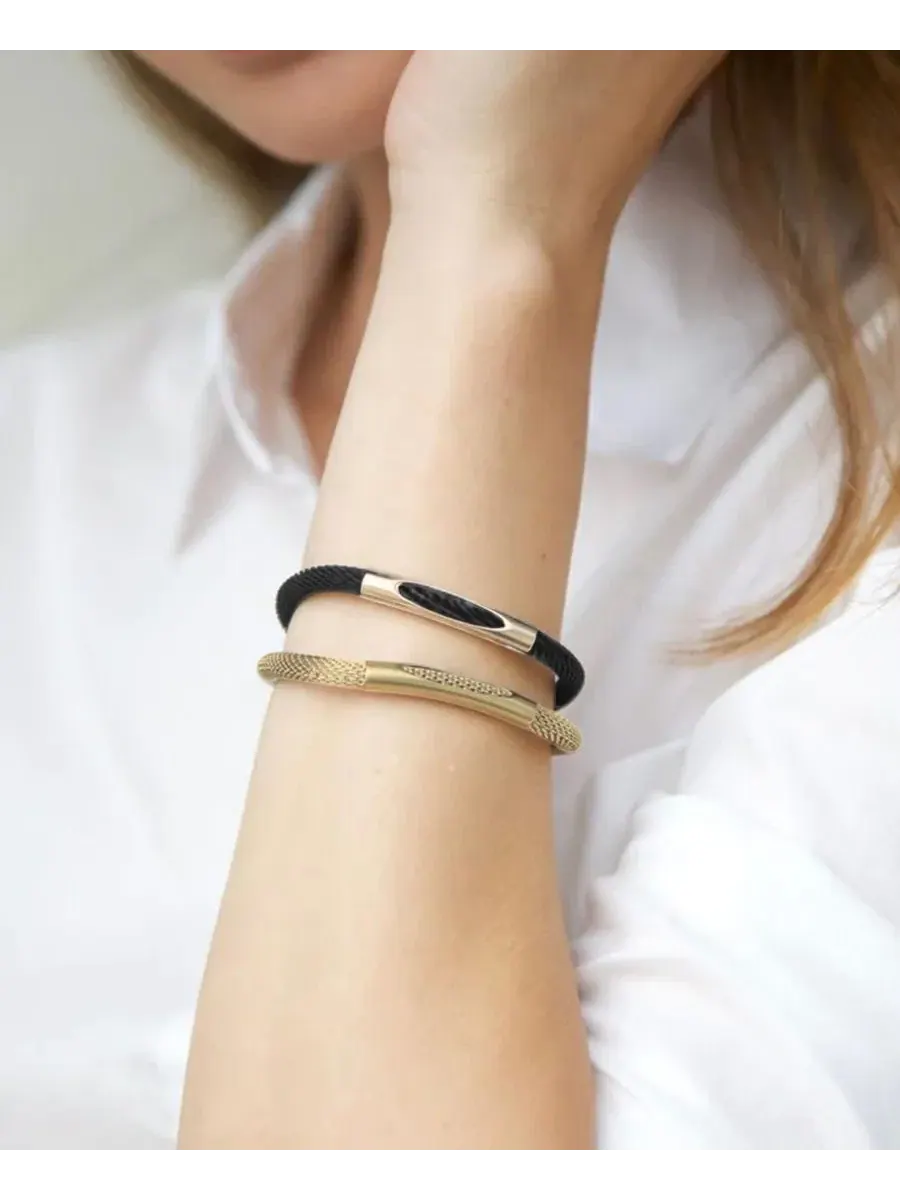 Браслет Mila Magnetic Bar с магнитной застежкой Bearfruit Jewelry — изображение 2 из 3, оттенок черный/золотистый