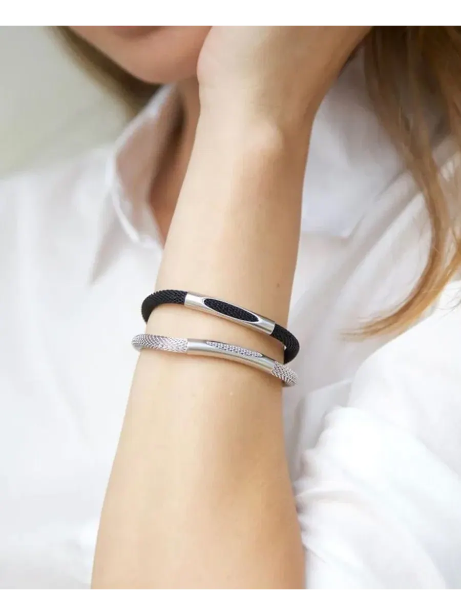 Браслет Mila Magnetic Bar с магнитной застежкой Bearfruit Jewelry — изображение 3 из 4, оттенок черный/серебристый