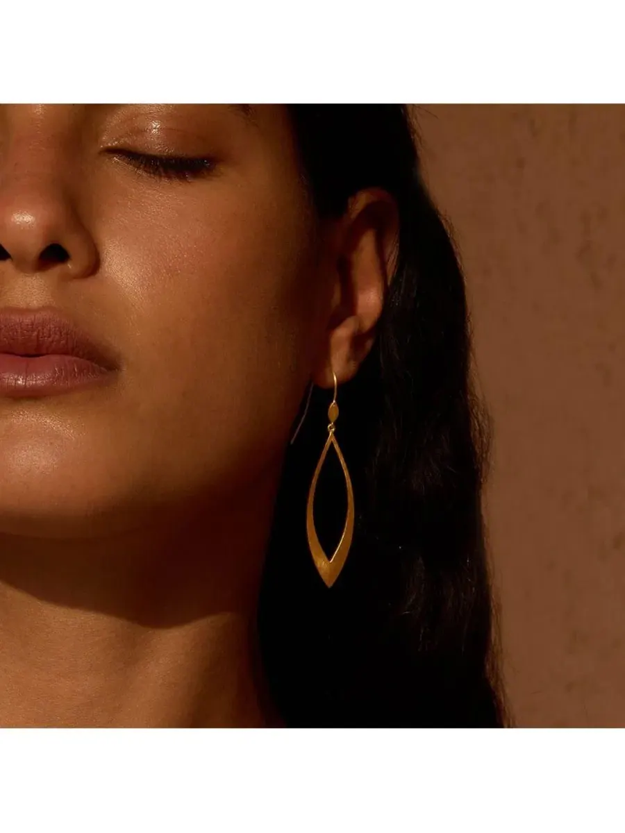 Серьги «Золотой лотос» от Emerging Beauty Satya Jewelry — изображение 3 из 3, оттенок нет цвета