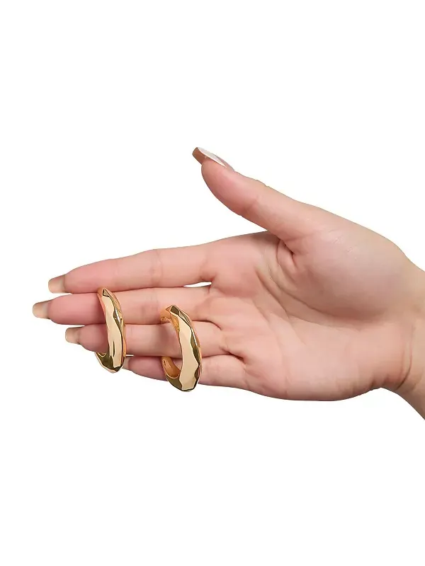 Серьги-Кольца с текстурированными круассанами Bcbg — изображение 3 из 4, оттенок золото