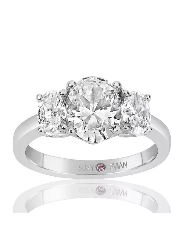 Кольцо Suzy Levian из стерлингового серебра с белыми кубическими цирконами овальной огранки и тремя — изображение 1 из 3