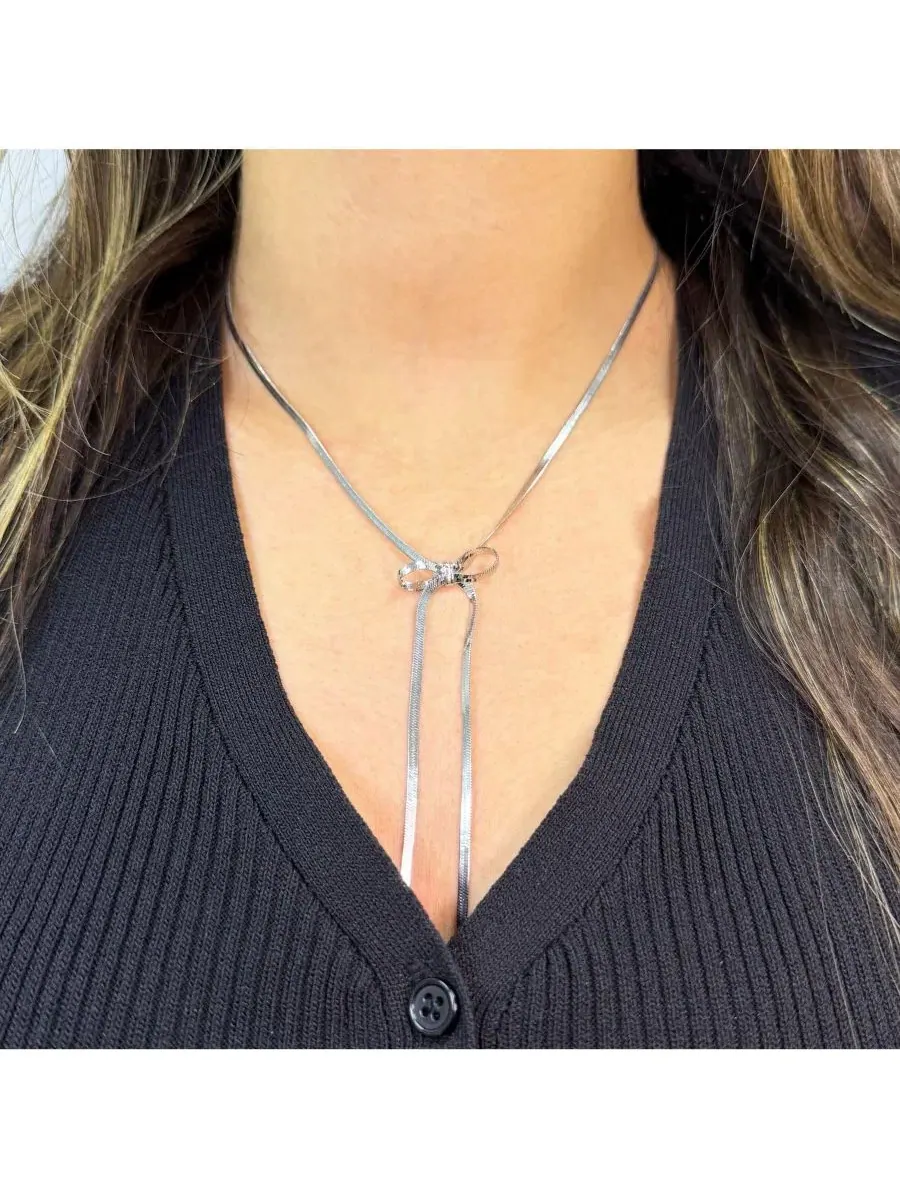 Колье-цепь с бантом из стерлингового серебра Herringbone Bow Necklace The Lovery — изображение 2 из 3, оттенок серебристый