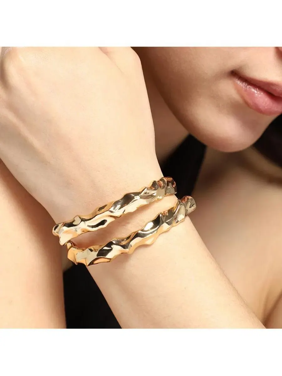 Женский браслет-манжета The Crumple-Wrap Cuff Bracelet - California Sohi — изображение 3 из 6, оттенок золото