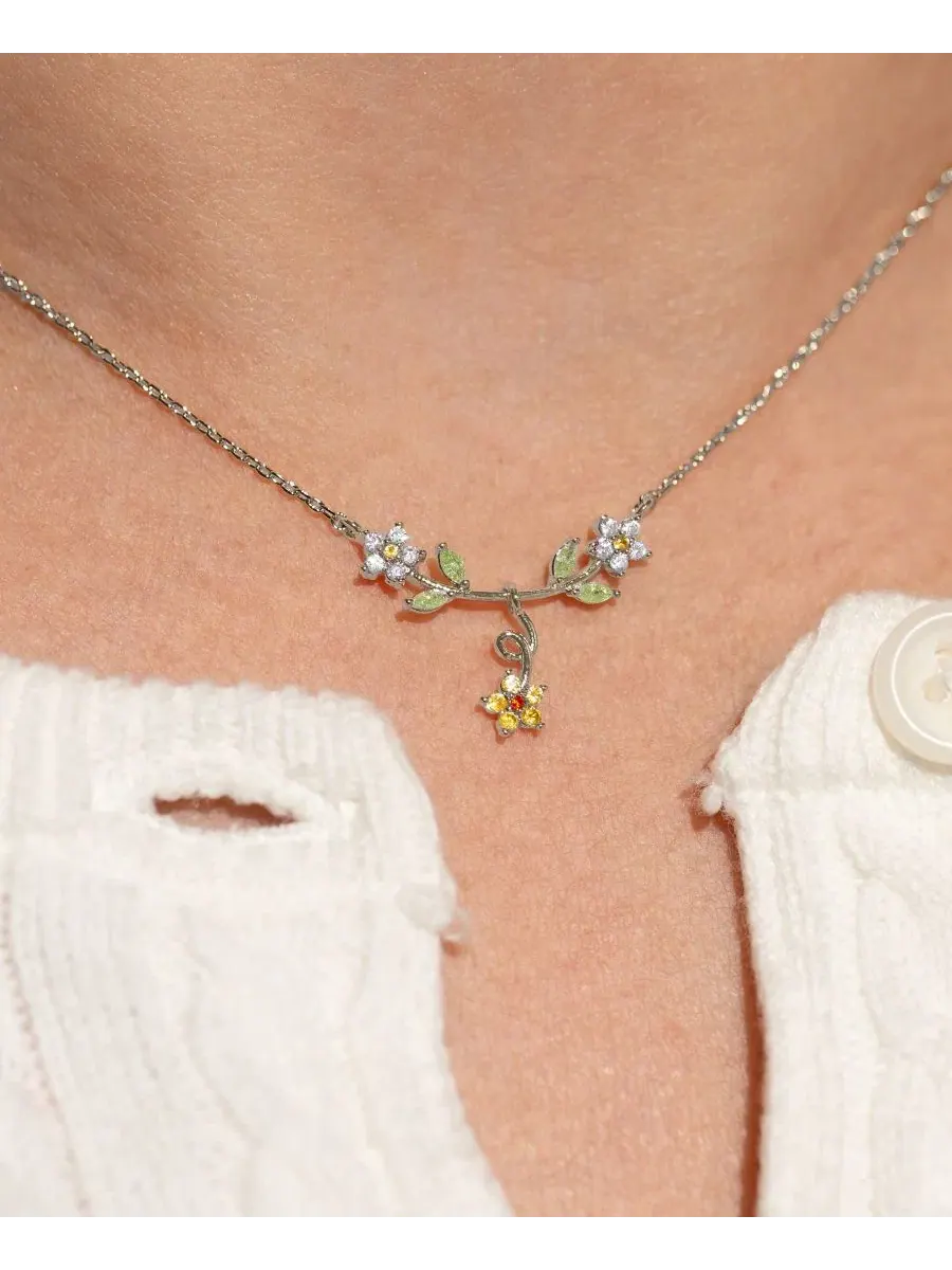 Кулон с цветком маргаритки Crystal Golden Daisy Necklace Girls Crew — изображение 2 из 2, оттенок серебряный