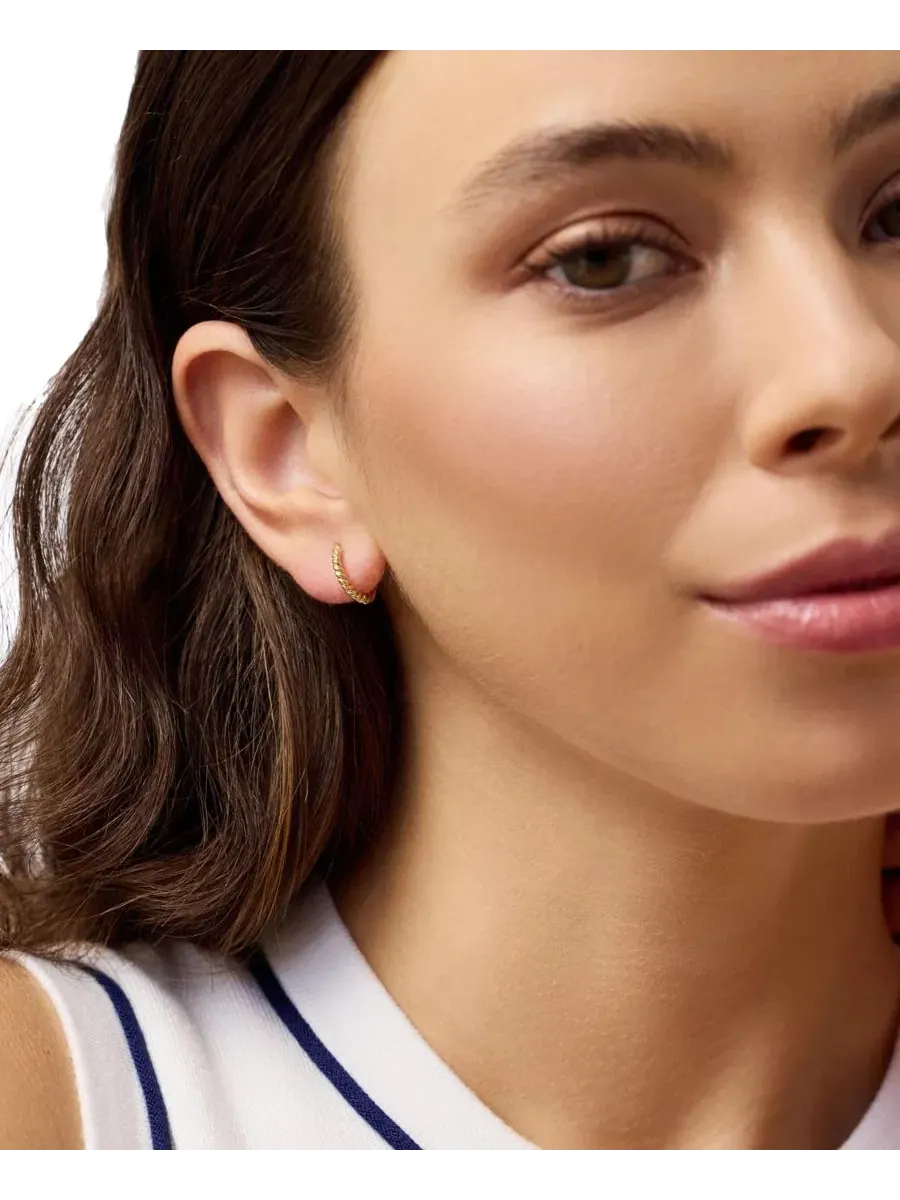 Серьги-кольца Gold Twist Huggie Hoop Earrings Ana Luisa — изображение 3 из 3, оттенок золото