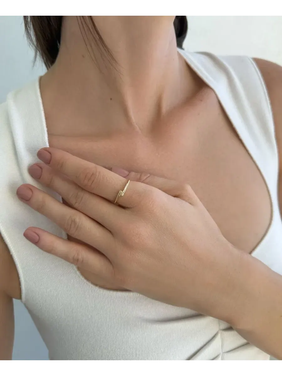 Кольцо с фианитами 14K золотое напыление, модель Overlap Band ADORNIA — изображение 3 из 3