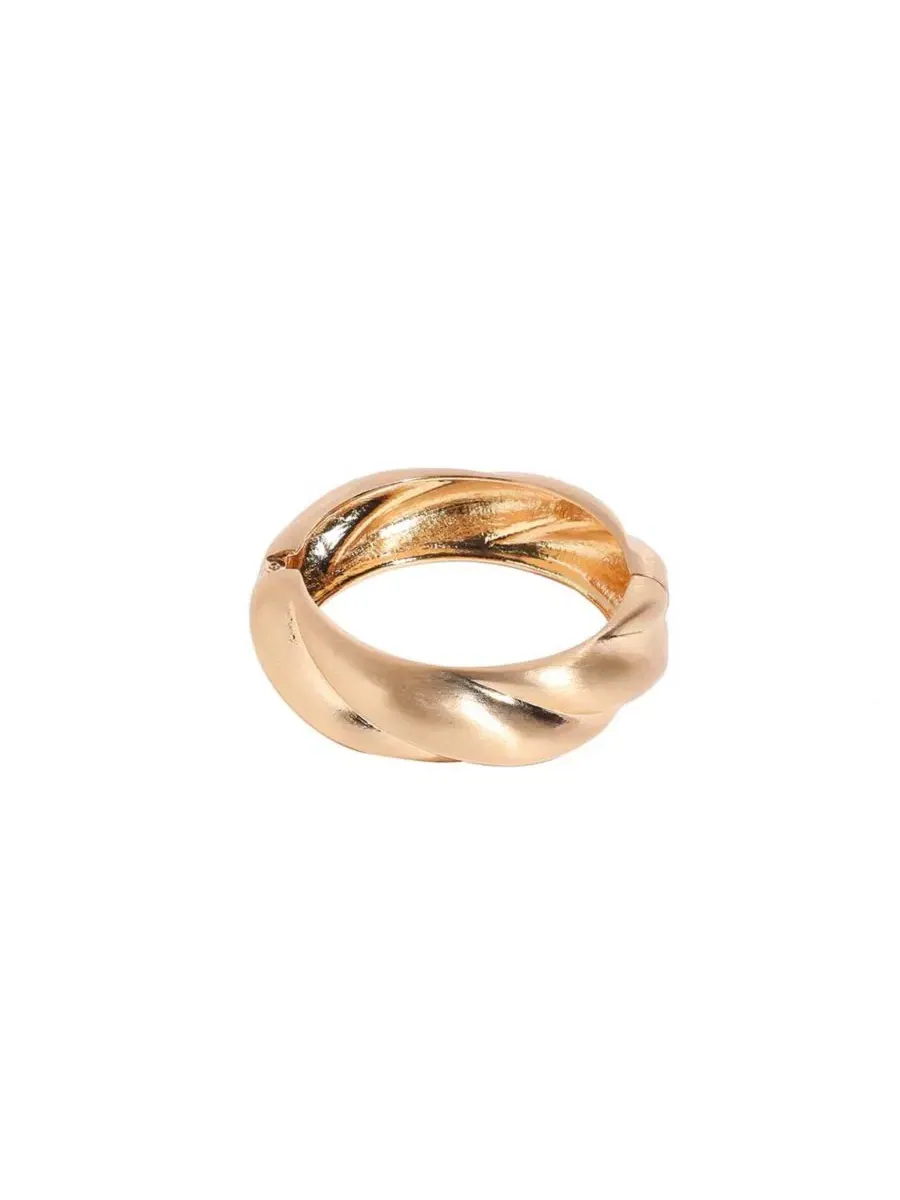 Браслет-манжета Twisted Bangle SOHI — изображение 1 из 6, оттенок золото