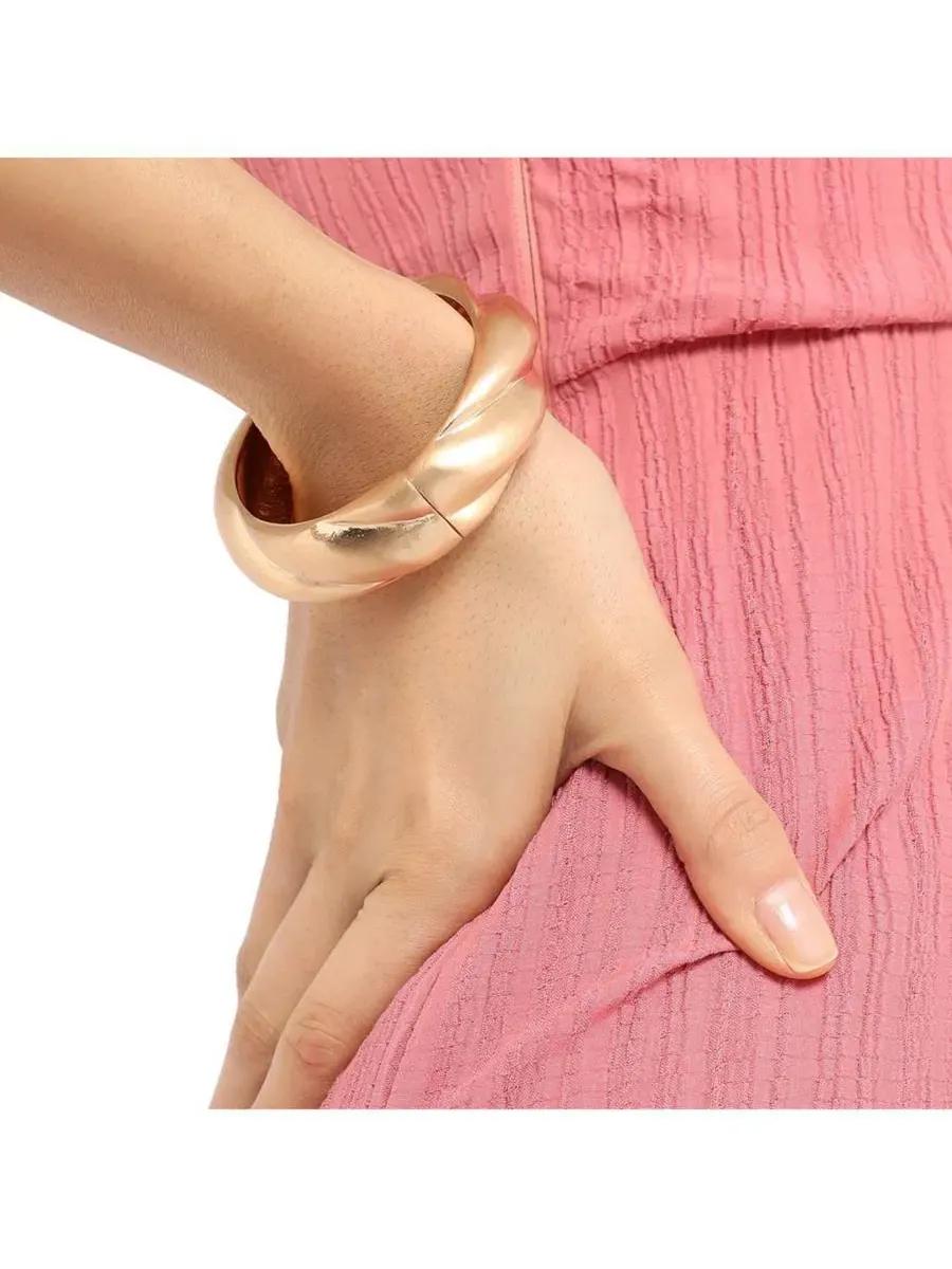 Браслет-манжета Twisted Bangle SOHI — изображение 3 из 6, оттенок золото