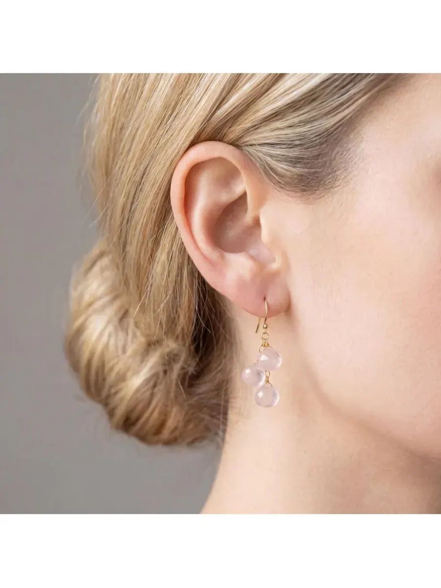 Серьги-подвески с розовым кварцем Rose Quartz Bead Dangle Earrings The Lovery — изображение 4 из 4, оттенок розовый