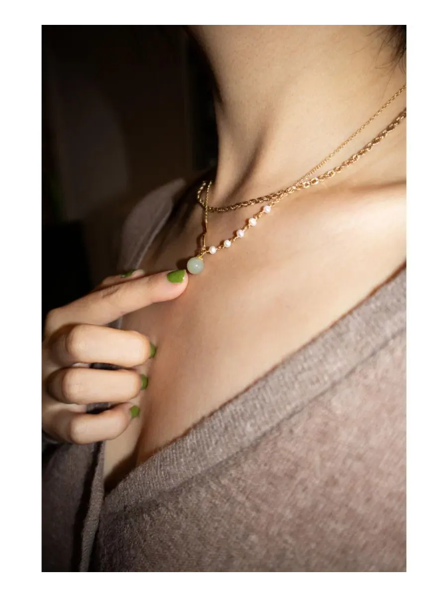 Колье с нефритом и жемчугом Isla Green Jade and Freshwater Pearl seree — изображение 3 из 7, оттенок зеленый
