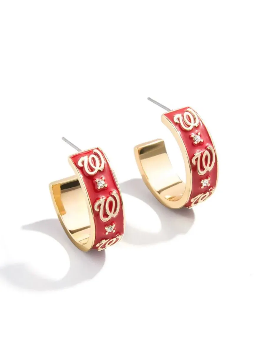 Серьги-кольца BaubleBar Washington Nationals из эмали Wear By Erin Andrews — изображение 1 из 1, оттенок золотистый красный