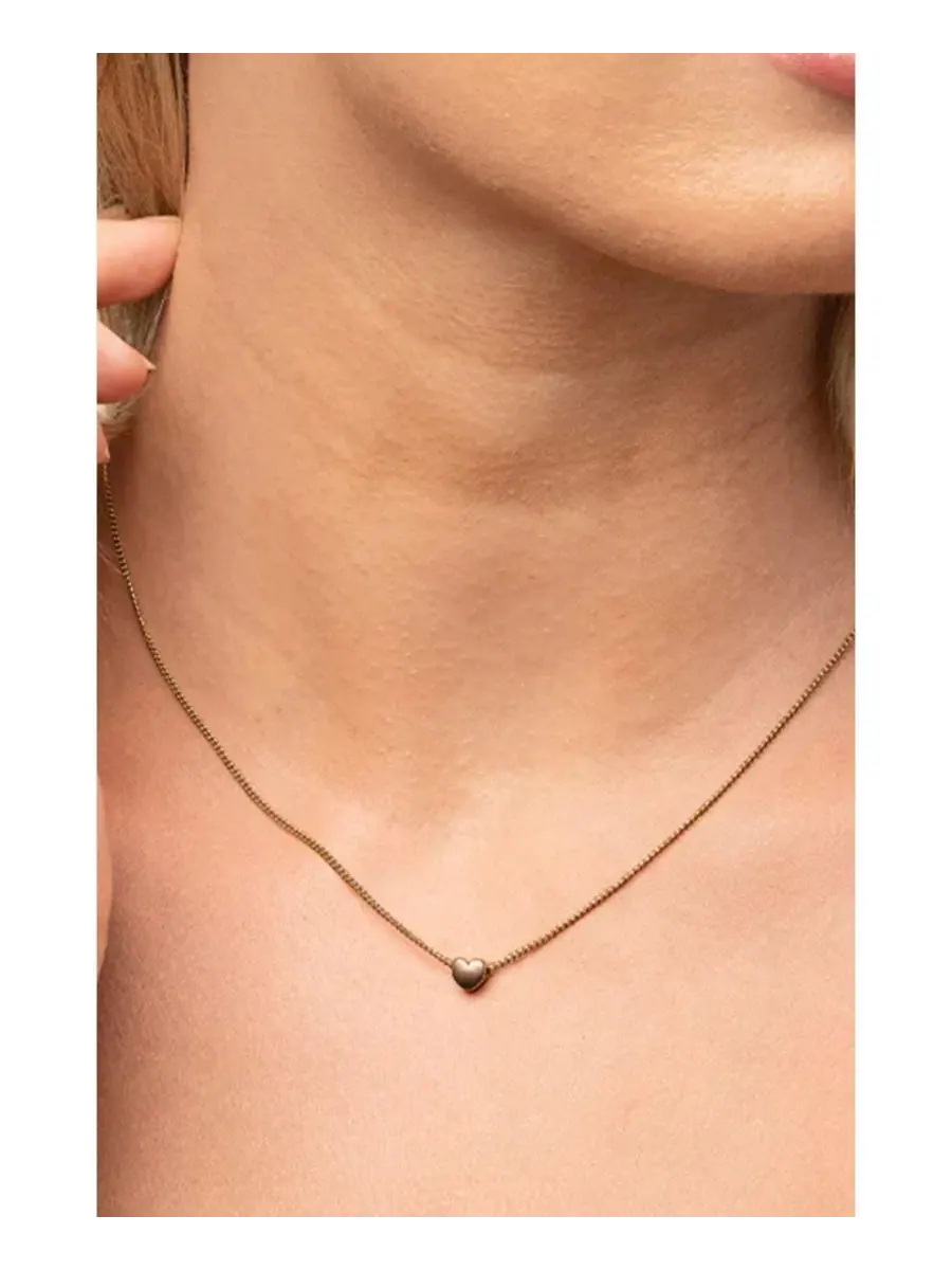 Кулон-подвеска Amara в форме маленького сердца: изящный и модный Bearfruit Jewelry — изображение 2 из 3, оттенок коричневый