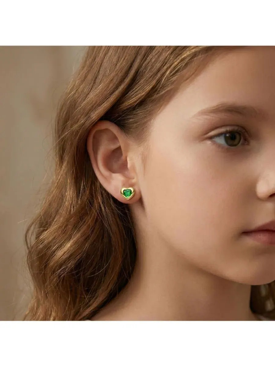 Серьги-пусеты с сердцем из фианита, модель Dainty Heart GiGiGirl — изображение 4 из 5, оттенок зеленый